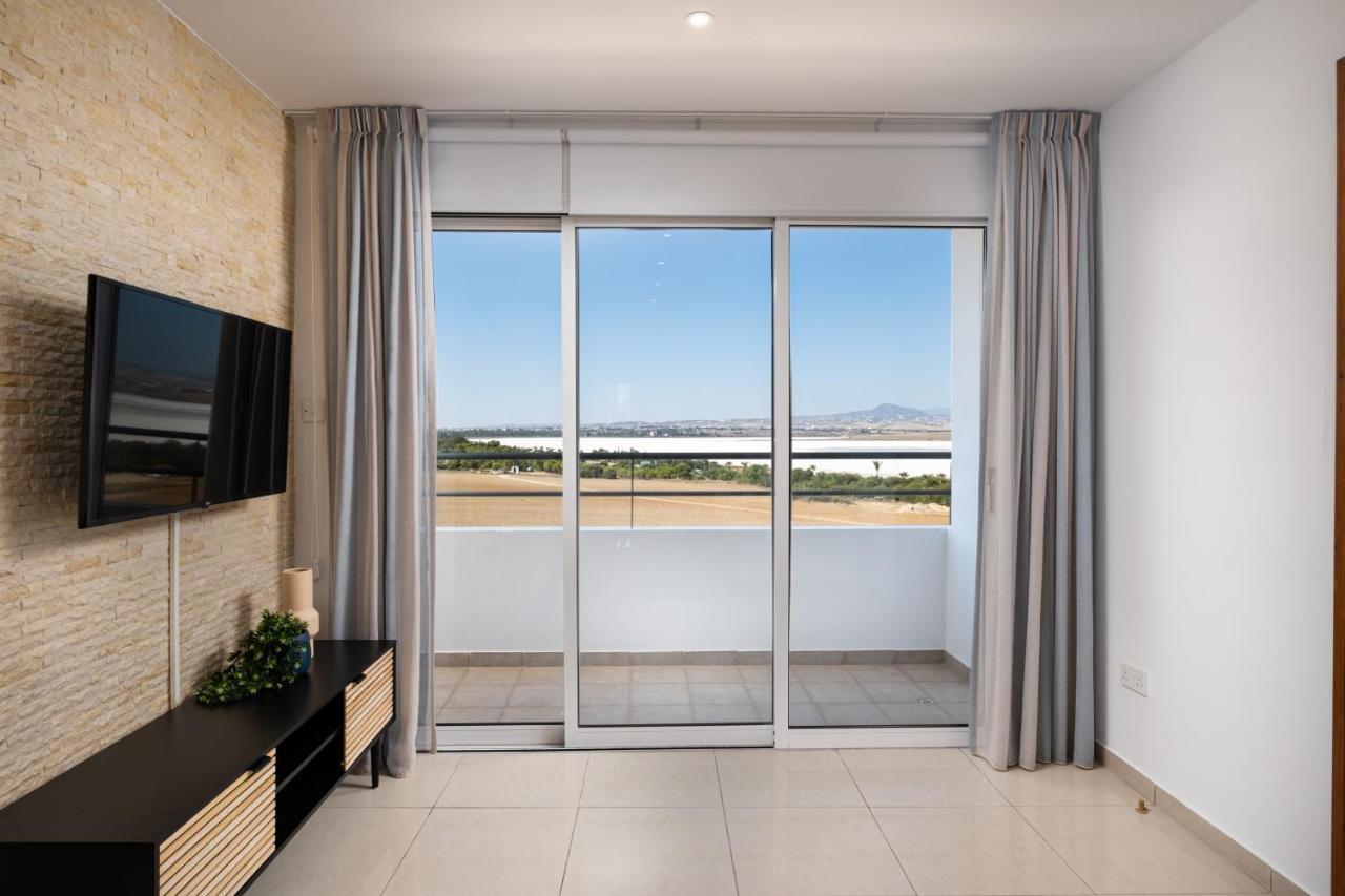 Ferienwohnung The Saline Views Makenzy Larnaka Exterior foto