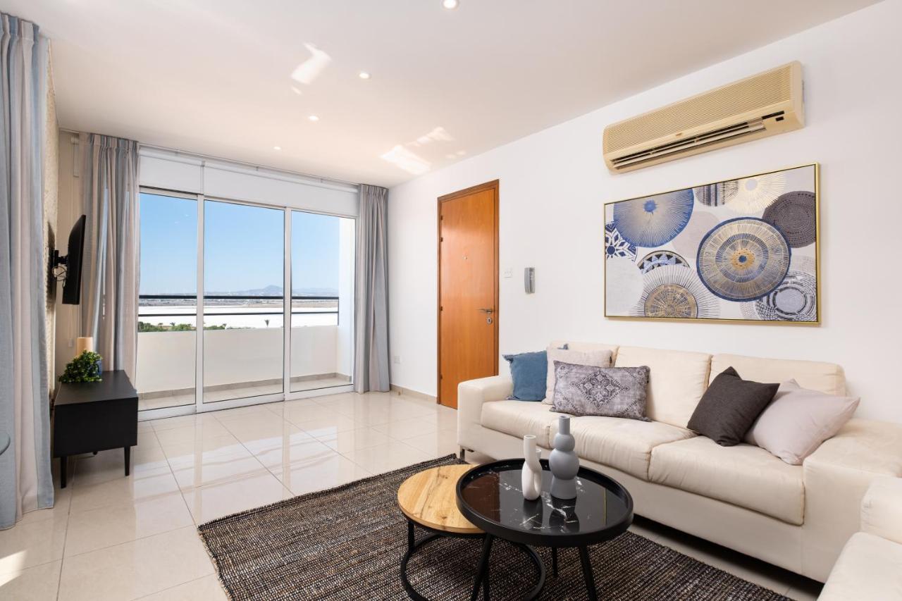Ferienwohnung The Saline Views Makenzy Larnaka Exterior foto