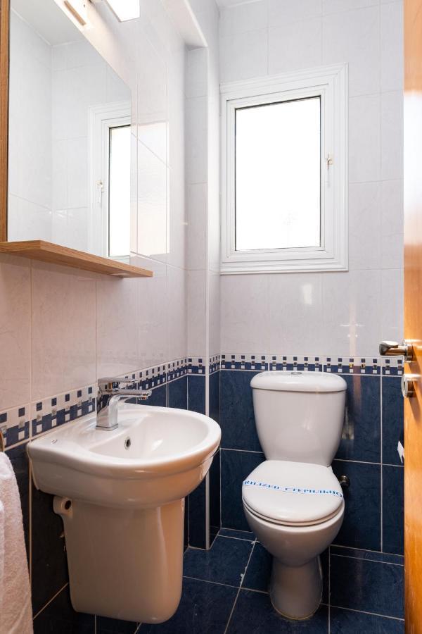 Ferienwohnung The Saline Views Makenzy Larnaka Exterior foto